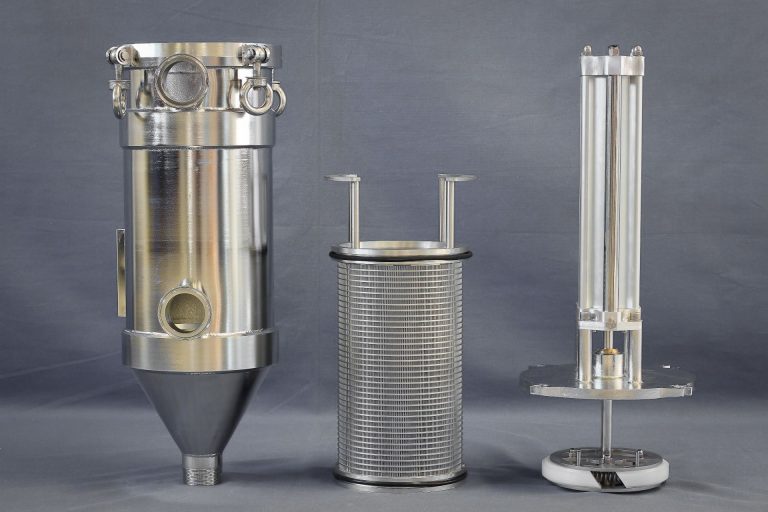 Automatic self-cleaning filter food beverage