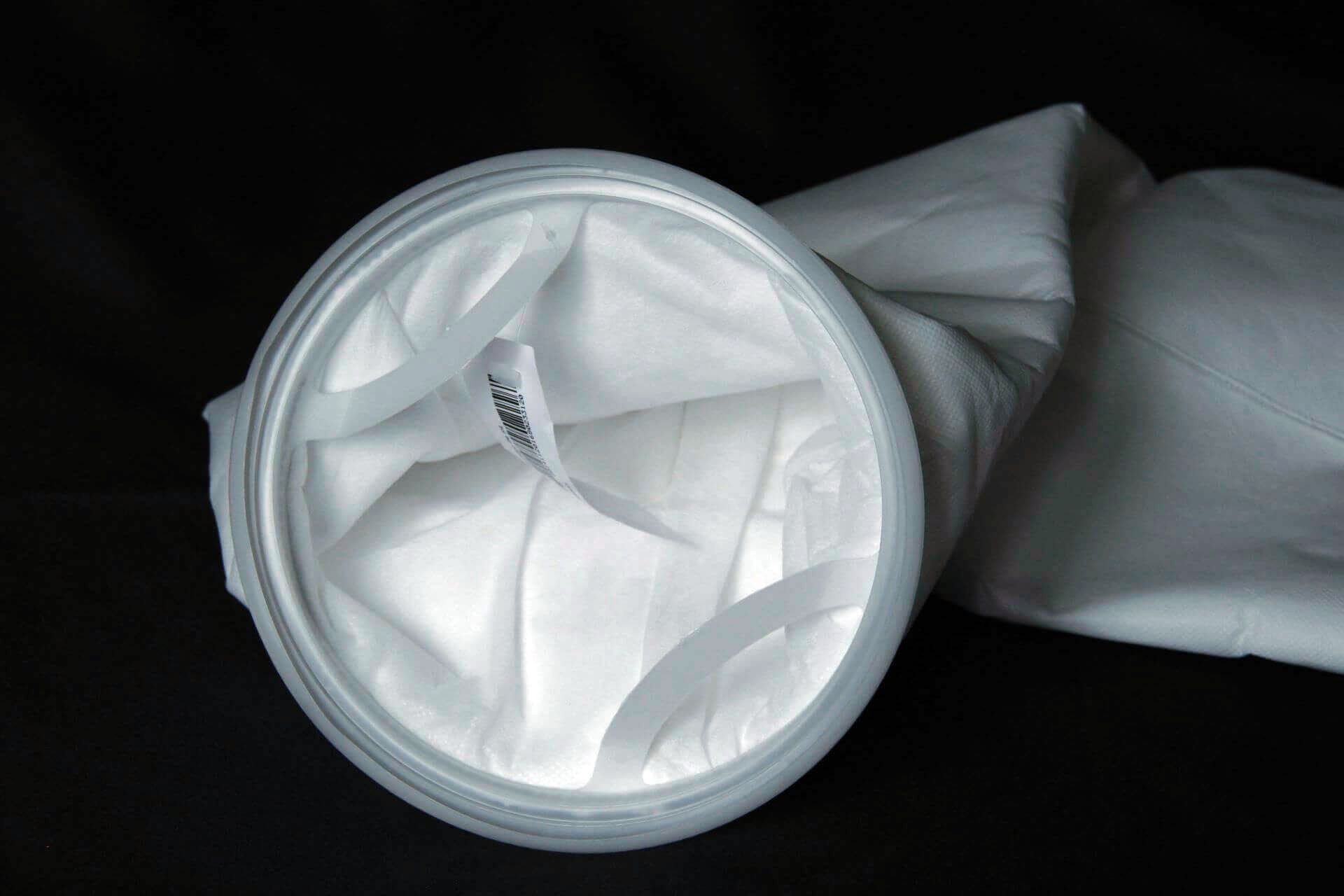 Filter bags for industrial filtration of liquids