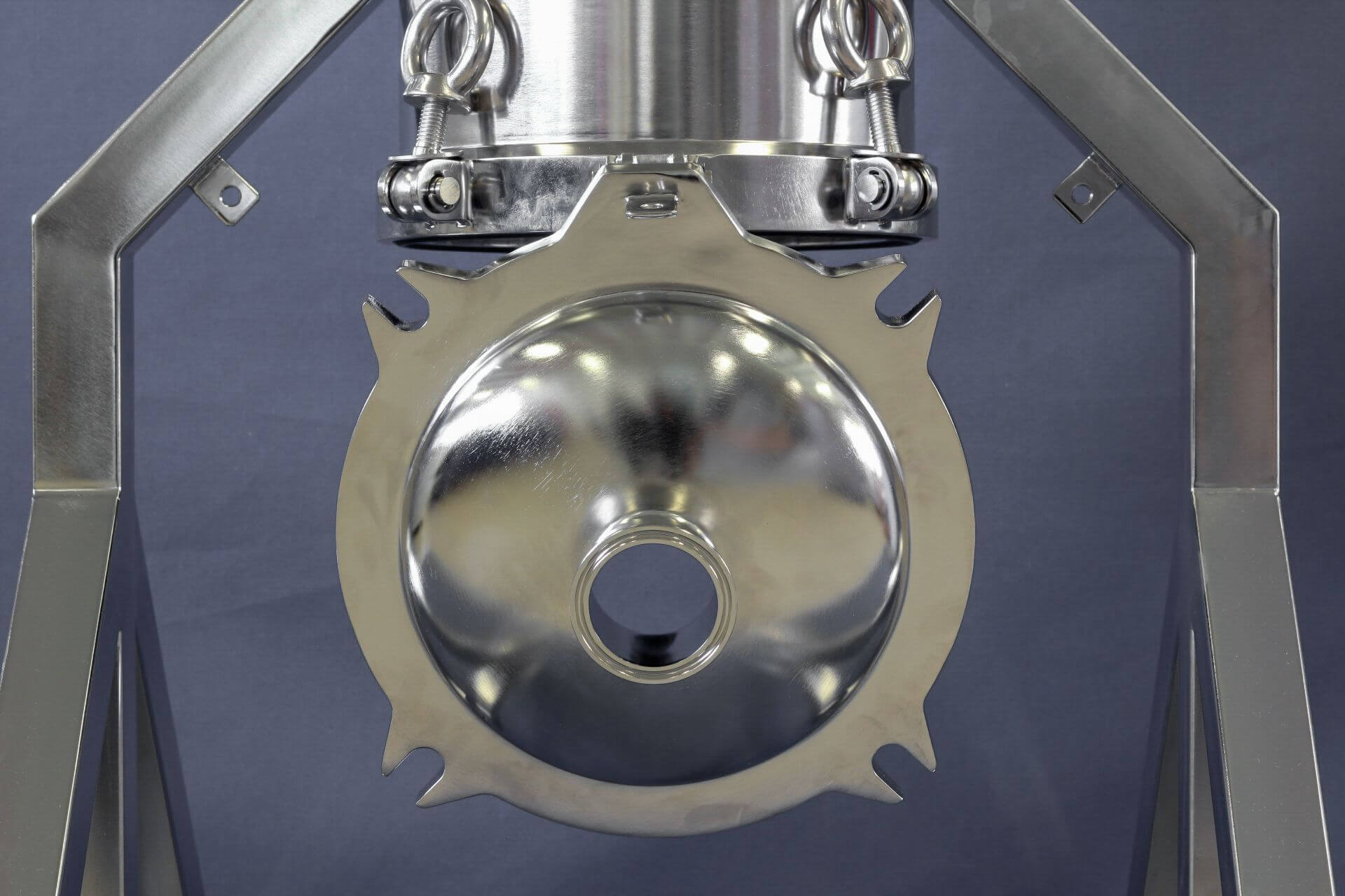 Automatic selfcleaning filter for viscous products