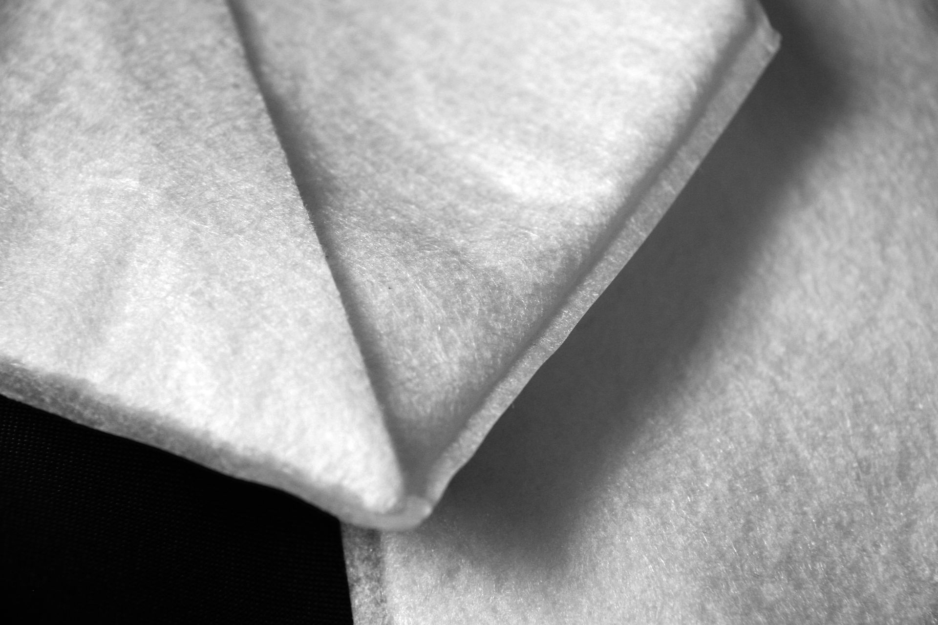 Filter bags for industrial filtration of liquids