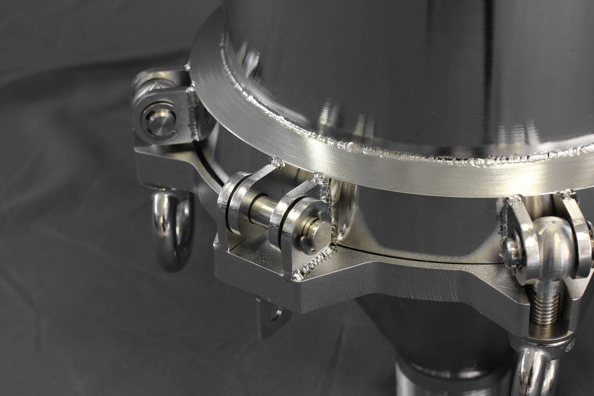 Self cleaning filter for paint